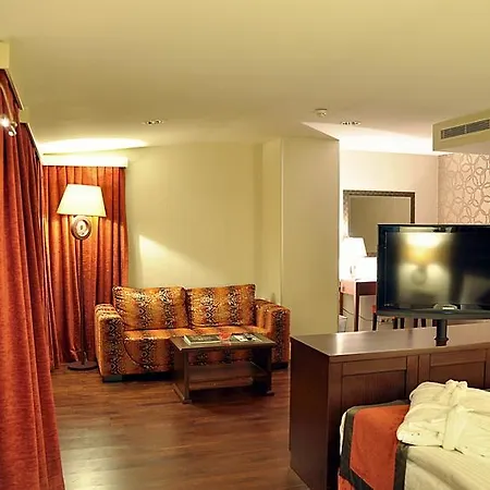 Готель Niza Park 4*